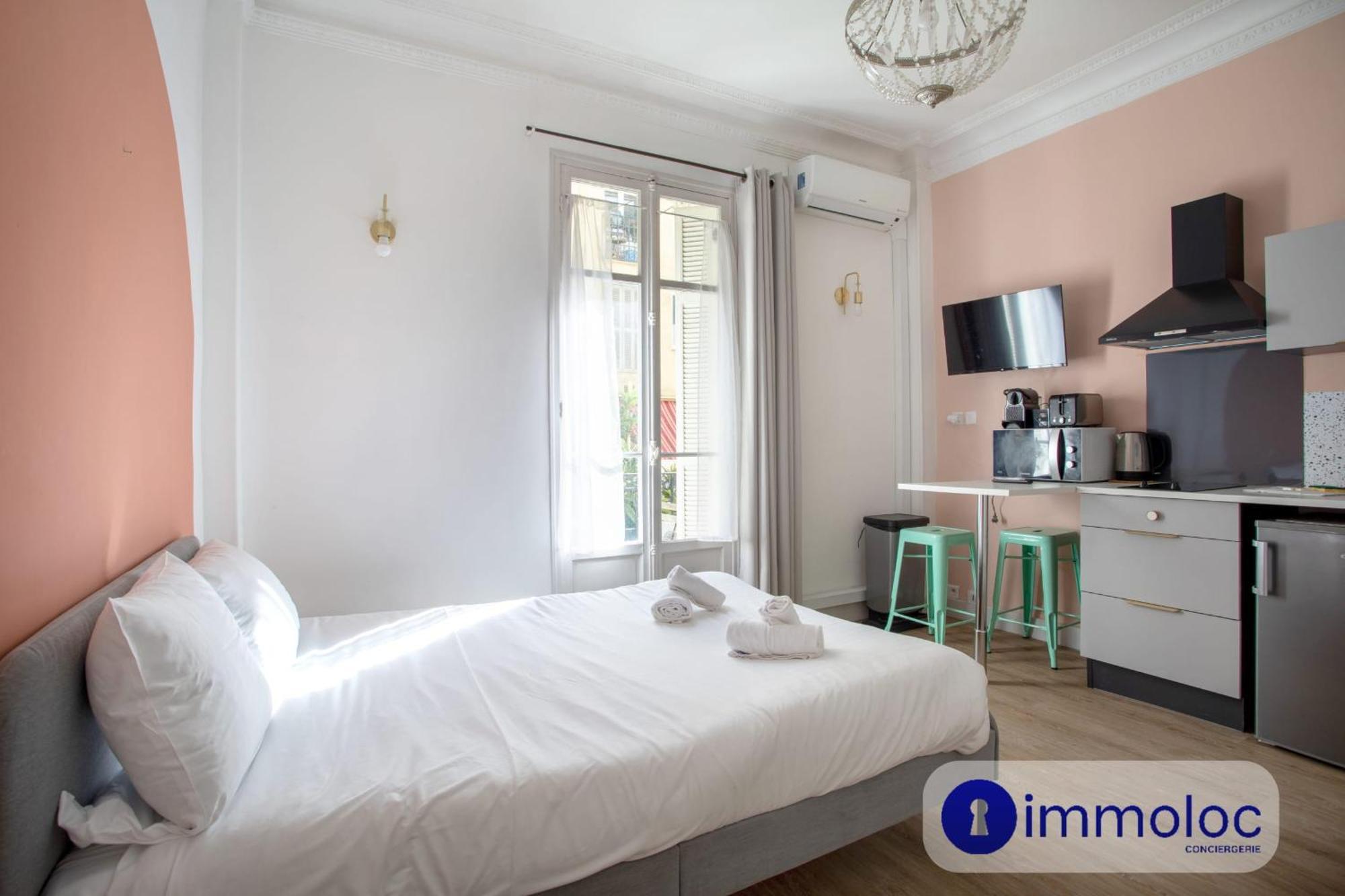 Charming Air-conditioned With Balcony * Nice