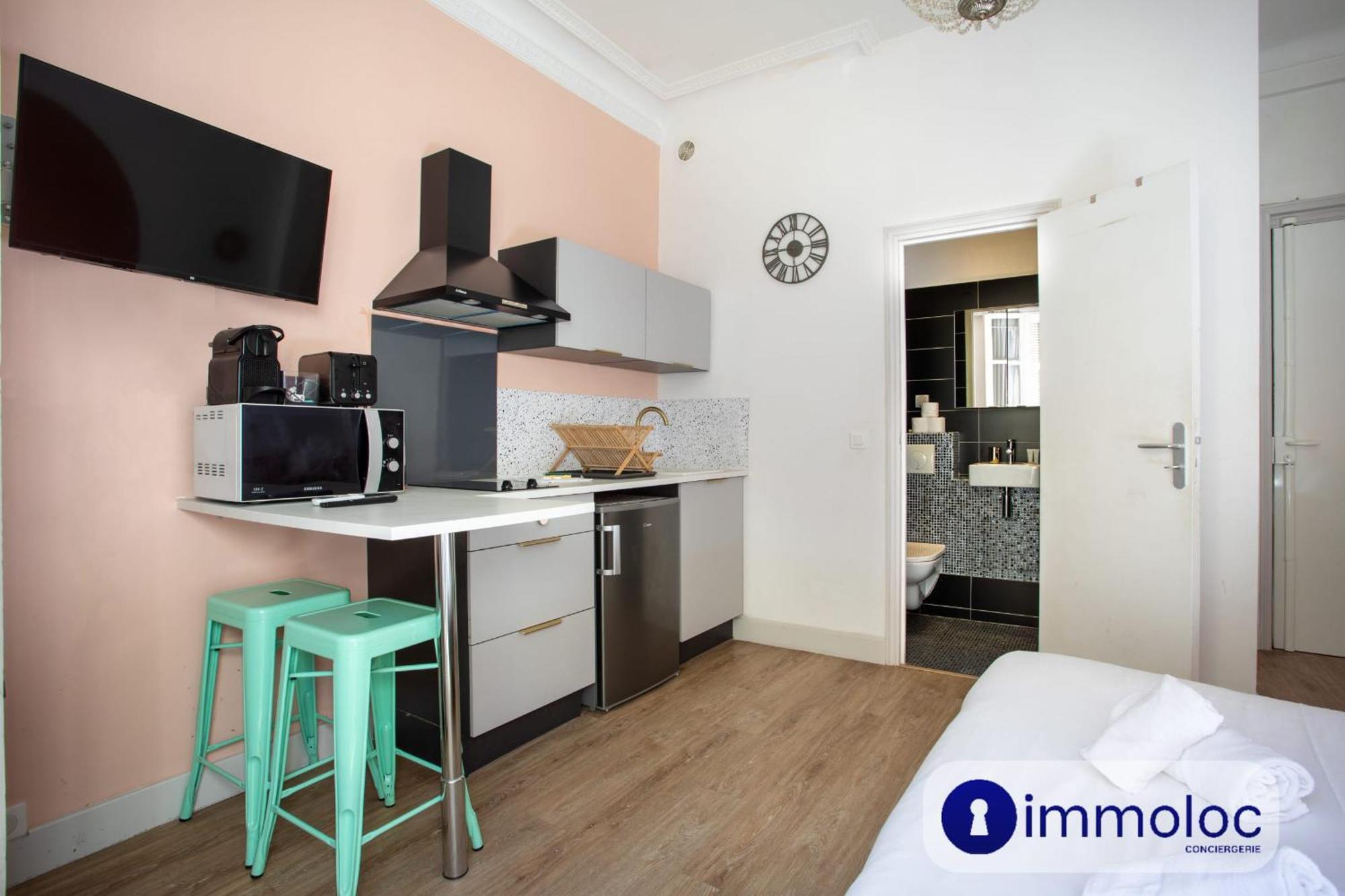 Charming Air-conditioned With Balcony Nizza