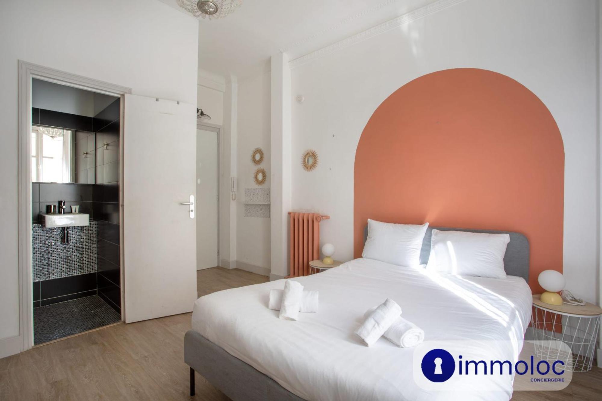 Appartamento Charming Air-conditioned With Balcony