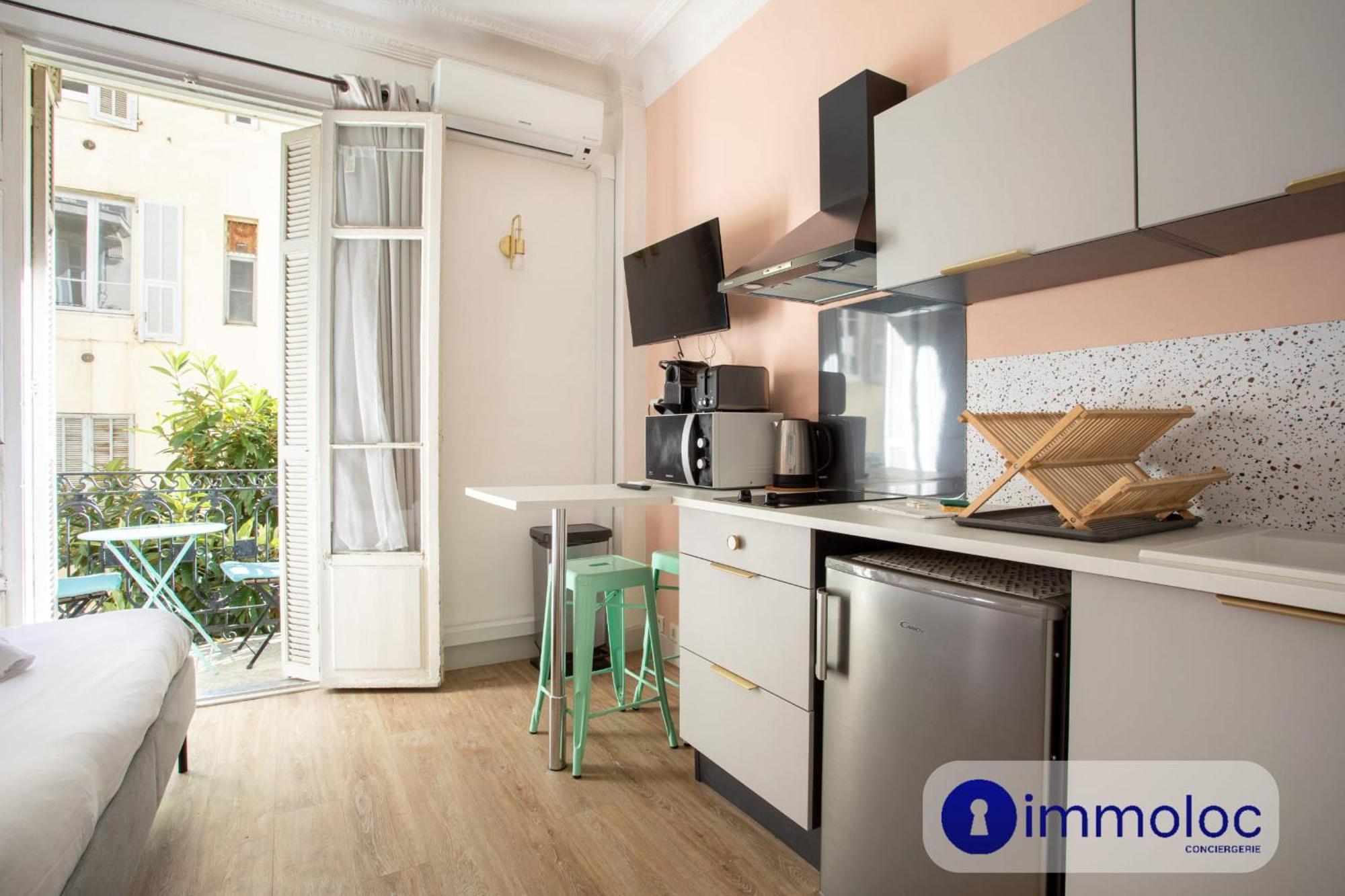 Charming Air-conditioned With Balcony