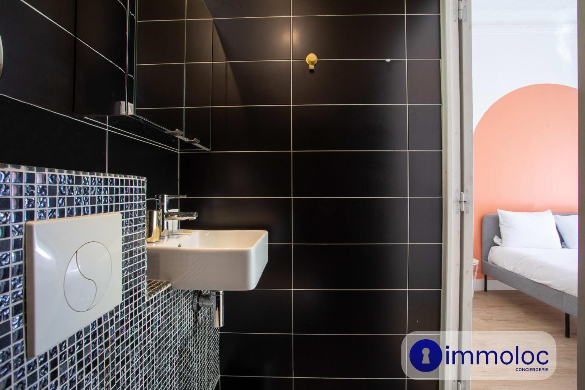 Charming Air-conditioned With Balcony Nizza